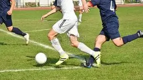 “11月12日19_45激情对决！全运U20男足巅峰之战：粤鄂雄狮逐鹿，谁将问鼎荣耀？”