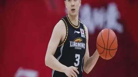 巴塞罗那寻求与托雷延长一年合同，并计划对外租借球员